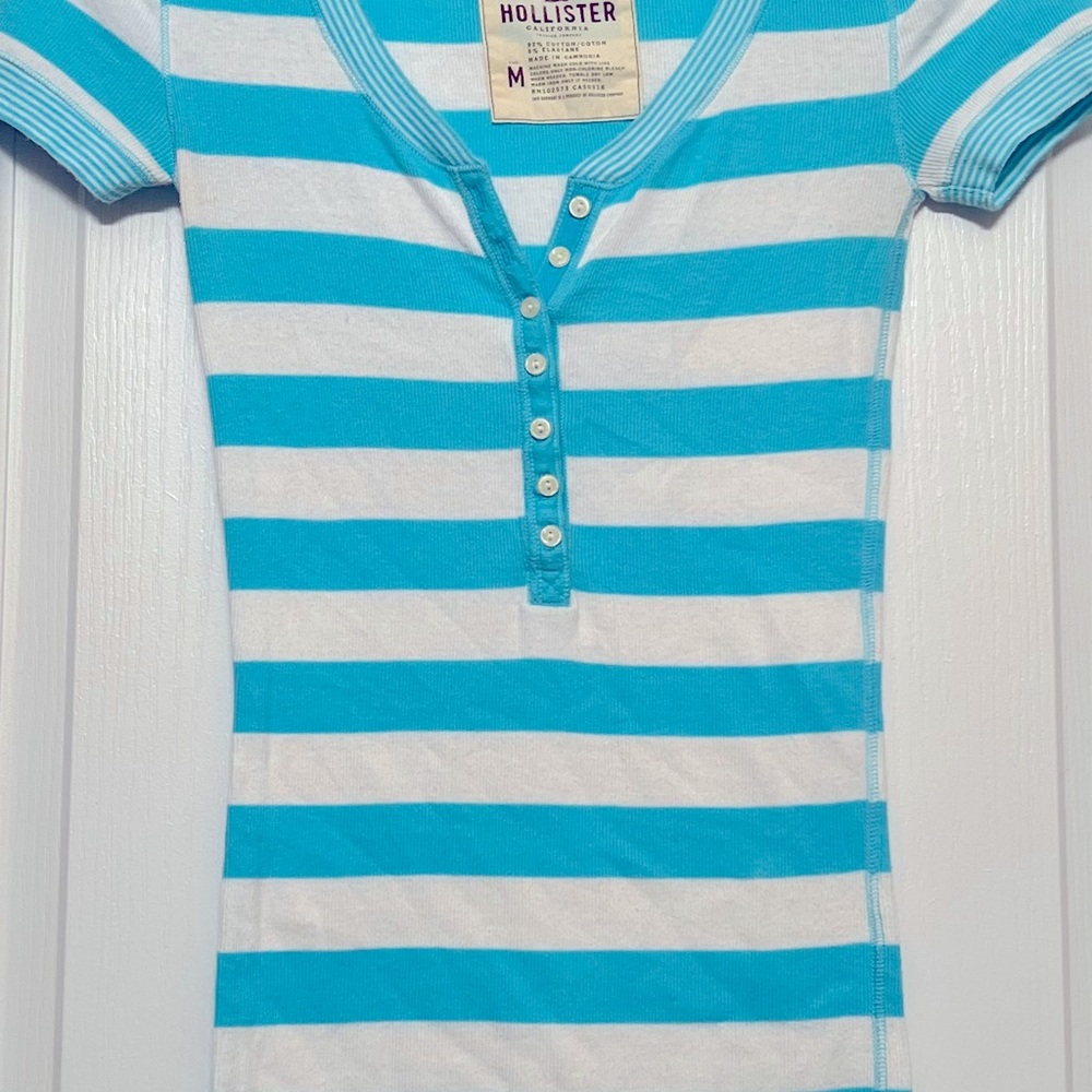 Hollister tunic top. Turquoise and white, half button top